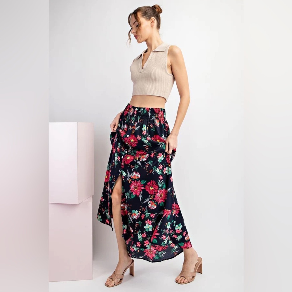 eesome, maxi skirt! Navy floral, size medium. Worn twice!